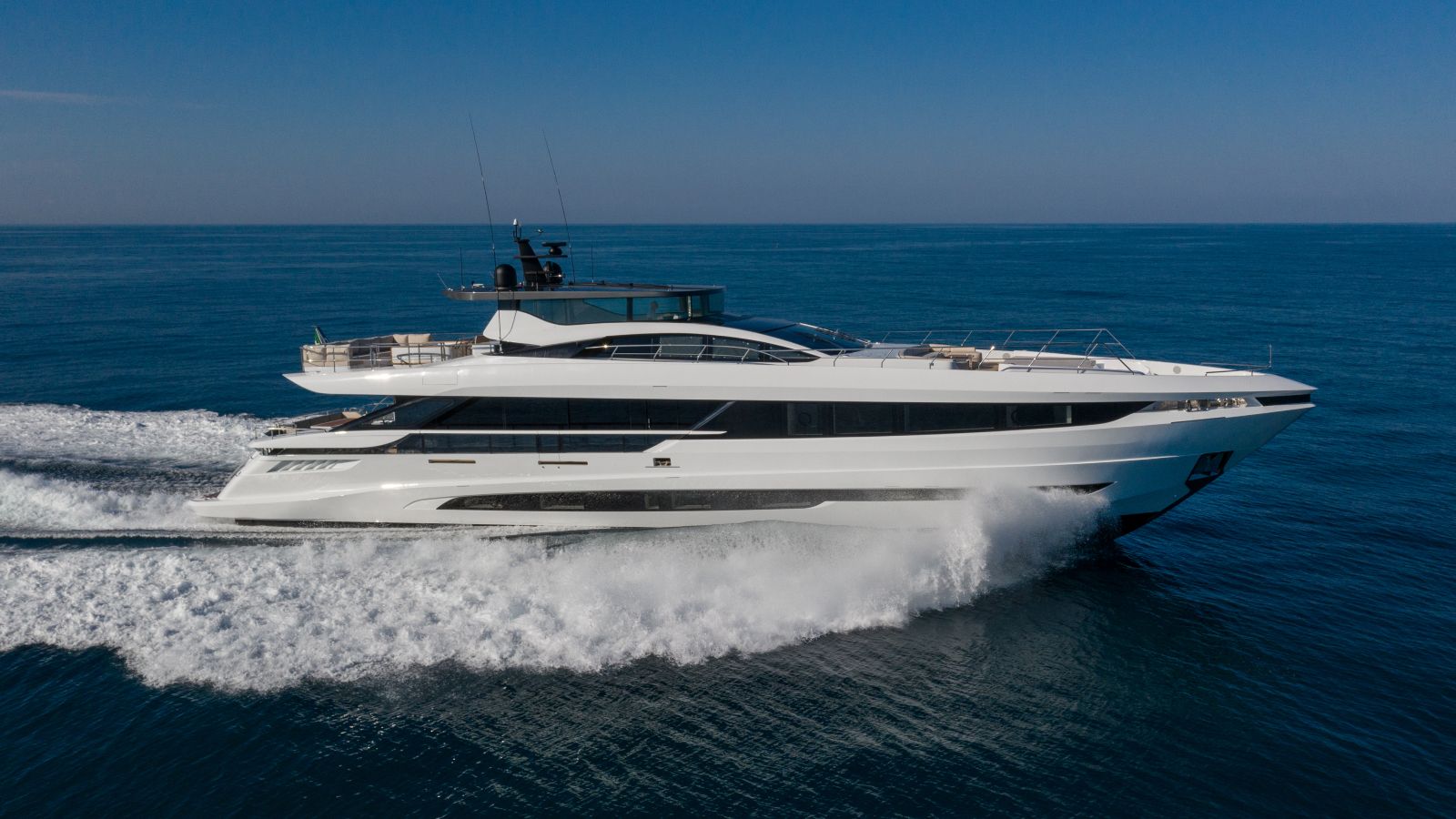 PERFECT LADY yacht (Overmarine, 33.3m, 2020)